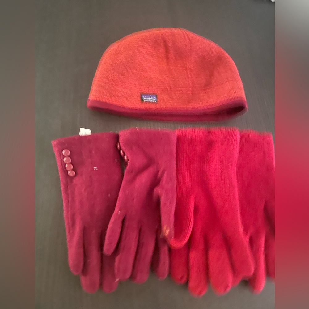 Bundle of 2 Pairs of Wool Gloves & Patagonia Beanie